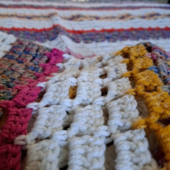 Granny knit handmade blanket colorful stripes - Picture 4 of 7